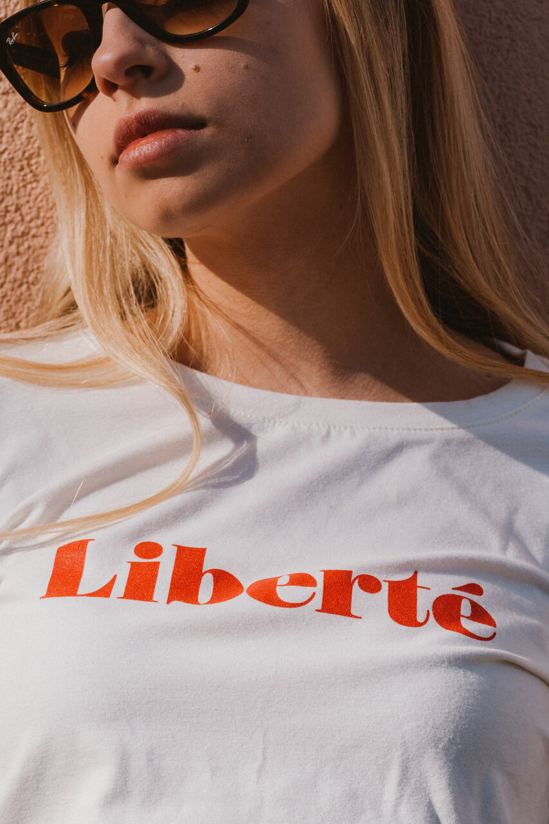 Biały t-shirt z nadrukiem - Liberté