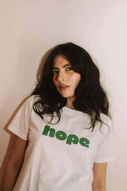 Biały t-shirt z nadrukiem - Hope